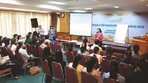 Efforts conjugués pour favoriser l’enseignement du/en français ảnh 1