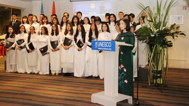 Exposition sur le Président Hô Chi Minh à Paris ảnh 1