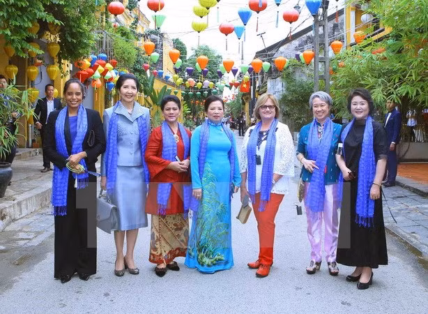 APEC 2017: programme en l’honneur des épouses des chefs des délégations des économies membres ảnh 1