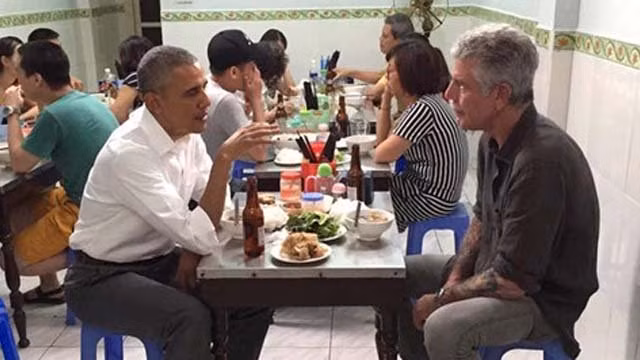 CNN Travel suggère 7 expériences nocturnes intéressantes à Hanoi ảnh 2