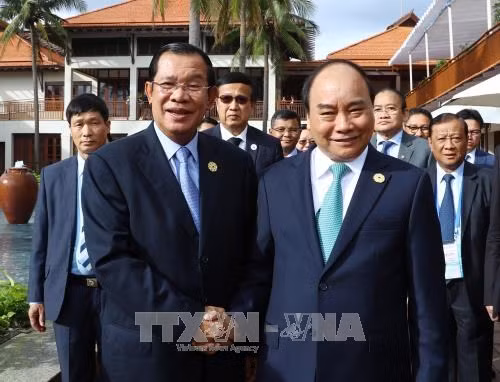 APEC 2017: des dirigeants vietnamiens reçoivent le Premier ministre cambodgien ảnh 1
