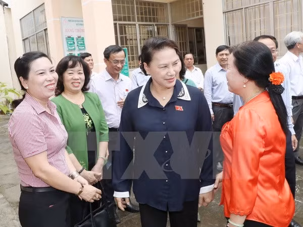 La présidente de l’AN Nguyên Thi Kim Ngân rencontre des électeurs de Cân Tho ảnh 1