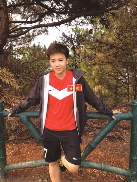 Football : Tuyêt Dung nommée parmi les 100 femmes inspirantes par la BBC ảnh 1