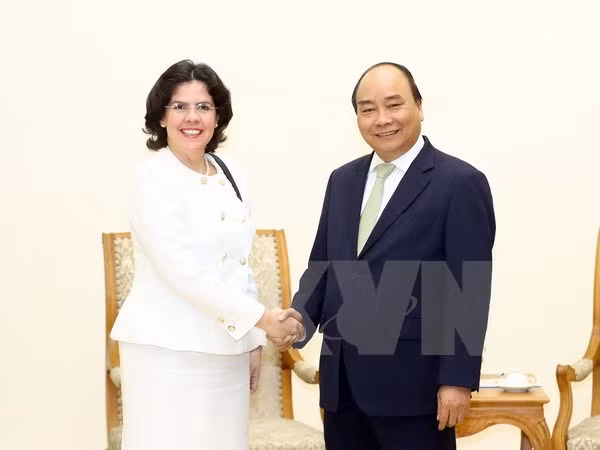 Des dirigeants vietnamiens reçoivent Mme l’ambassadeur cubain ảnh 1