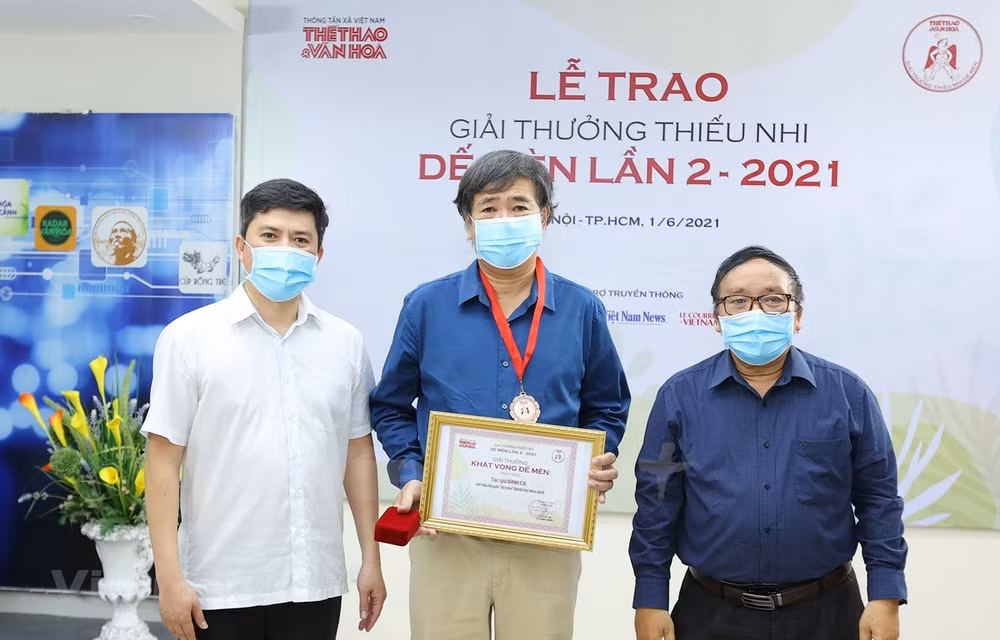 Les lauréats du Prix «Dê mèn» 2021 pour les enfants honorés ảnh 1