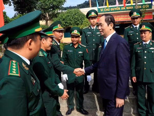 Le président Trân Dai Quang présente les vœux du Nouvel an à Kon Tum ảnh 1