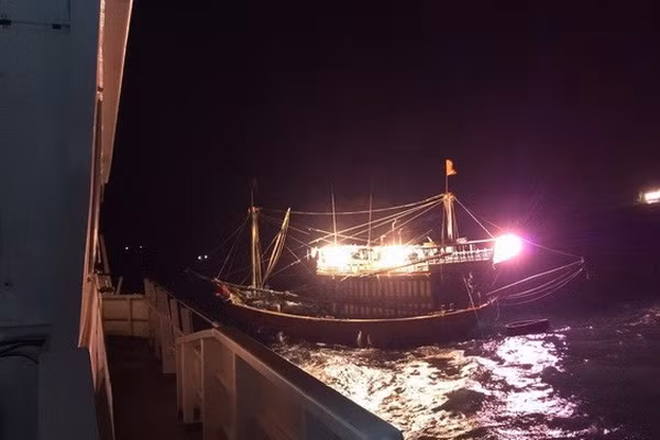 Un pêcheur vietnamien en détresse sauvé par les autorités chinoises ảnh 1