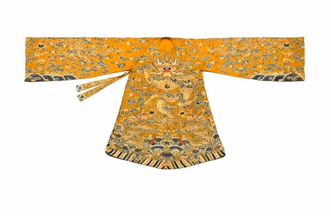 Trois robes royales de la dynastie des Nguyên seront mises aux enchères à Paris ảnh 1