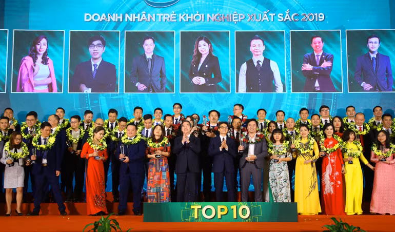 Quatre- vingt et un excellents jeunes entrepreneurs honorées ảnh 1