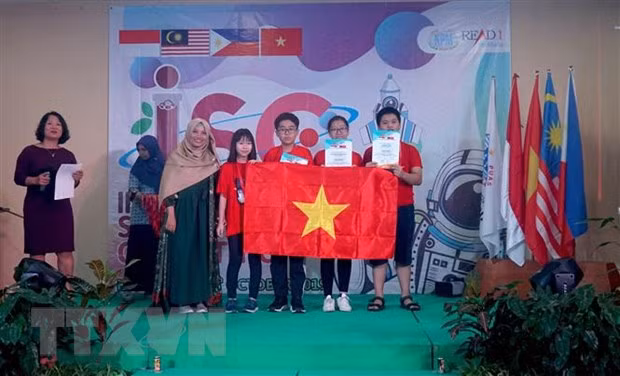 Des élèves de Hanoï primés au concours scientifique ISC 2019 en Indonésie ảnh 1