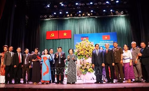 Diverses activités marquant l'anniversaire de la victoire de la défense de la frontière Sud-Ouest ảnh 1