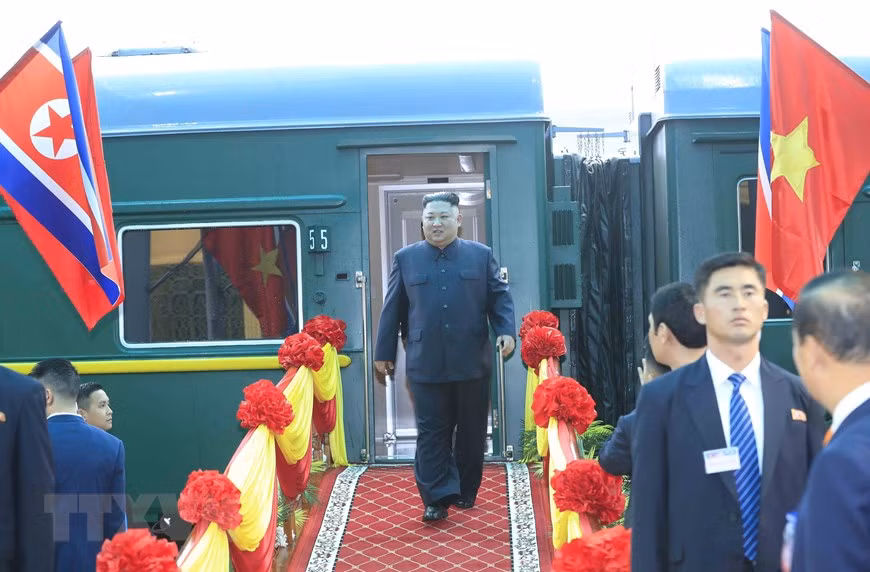 Le convoi transportant le président Kim Jong-un a quitté Dong Dang pour Hanoi ảnh 2