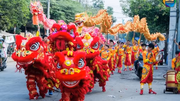 Développer la danse de la licorne, du lion et du dragon pour attirer les touristes ảnh 1