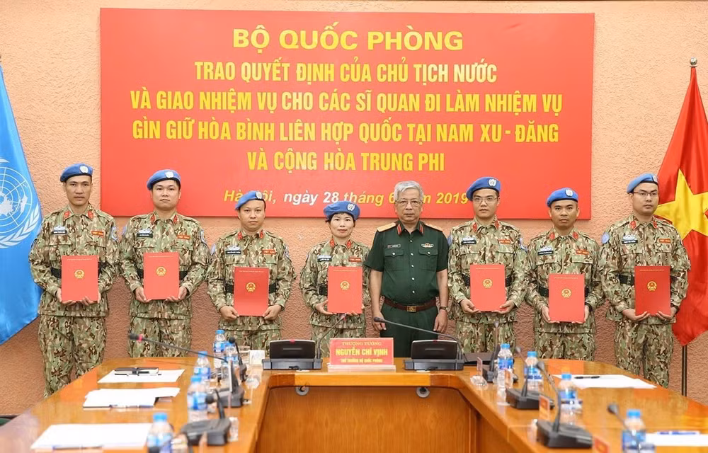 Sept officiers supplémentaires participent aux opérations de maintien de la paix de l’ONU ảnh 1