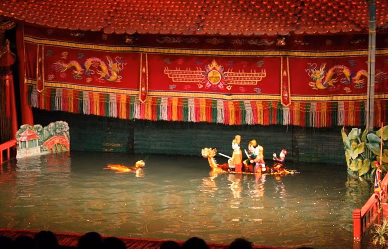 Les marionnettes sur l'eau du Vietnam impressionnent le public ảnh 1