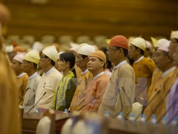 Myanmar : début des élections législatives partielles ảnh 1