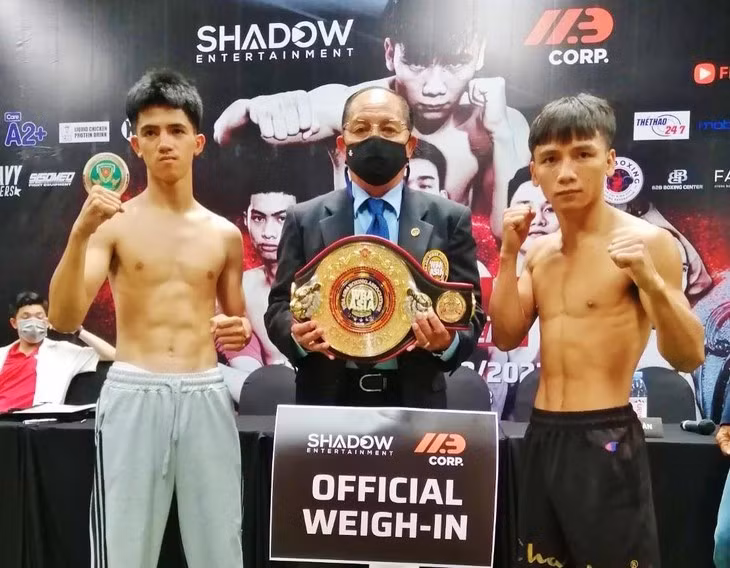Le boxeur Lê Huu Toan remporte la ceinture de la WBA d'Asie ảnh 1