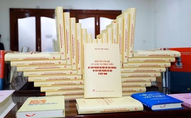 Presse russe : le Vietnam poursuit son chemin vers le socialisme ảnh 1