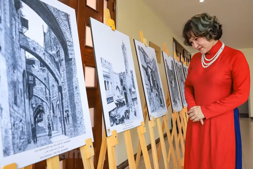 Expo de peintures à l'occasion de la Journée internationale de solidarité avec le peuple palestinien ảnh 2