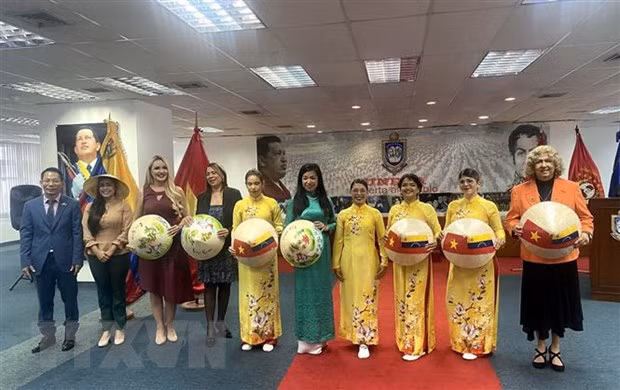 Promouvoir la culture du Vietnam au Venezuela et à Saint-Marin ảnh 2
