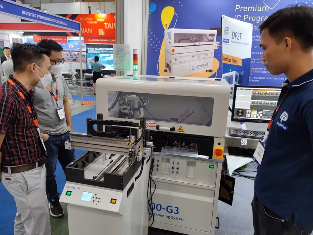 Electronique : ouverture de l’exposition internationale Nepcon 2022 à Hanoï ảnh 1