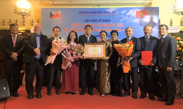 Vietnam-République tchèque : promouvoir les échanges entre les peuples ảnh 1