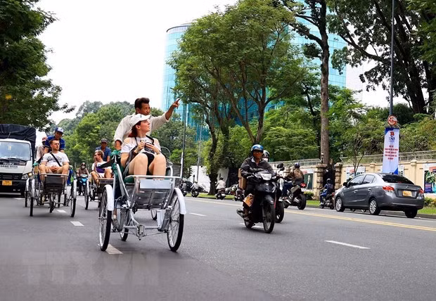 Le Vietnam vise à accueillir 8 millions de touristes étrangers en 2023 ảnh 2