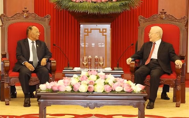 Le président de l'Assemblée nationale du Cambodge achève sa visite officielle au Vietnam ảnh 2