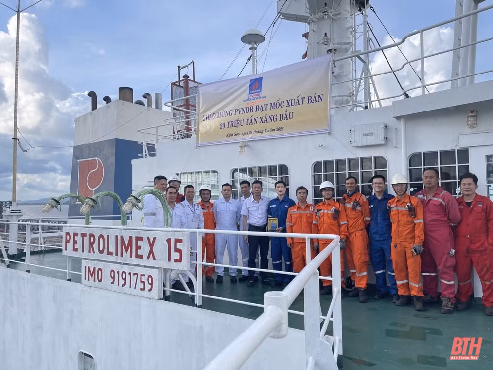 La raffinerie de Nghi Son fournit 20 millions de tonnes de carburants au marché national ảnh 1
