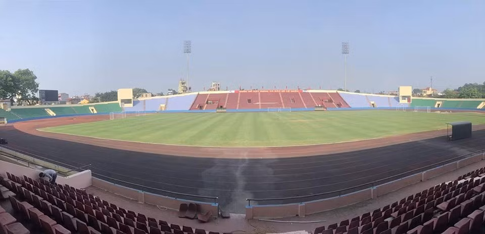 SEA Games 31 : Phu Tho investit plus de 44 milliards de dongs pour la réfection du stade Viet Tri ảnh 1