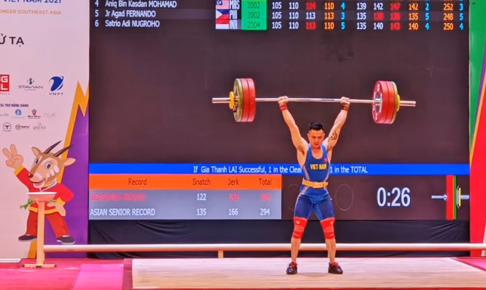 SEA Games 31: l'haltérophile Lai Gia Thanh bat son record pour remporter une médaille d'or ảnh 1