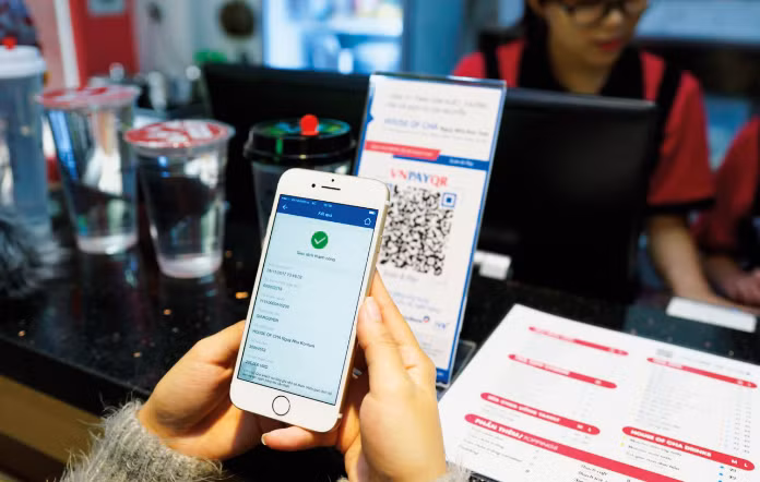 Les paiements sans numéraire représentent 70% des transactions de détail en 2021 ảnh 1