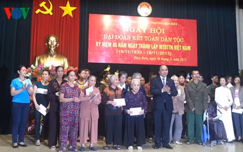 Des dirigeants participent à la Fête de grande union nationale à Hanoi ảnh 1