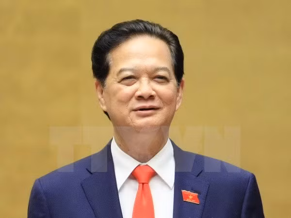 Le PM Nguyen Tan Dung part pour le 27e Sommet de l’ASEAN à Kuala Lumpur ảnh 1