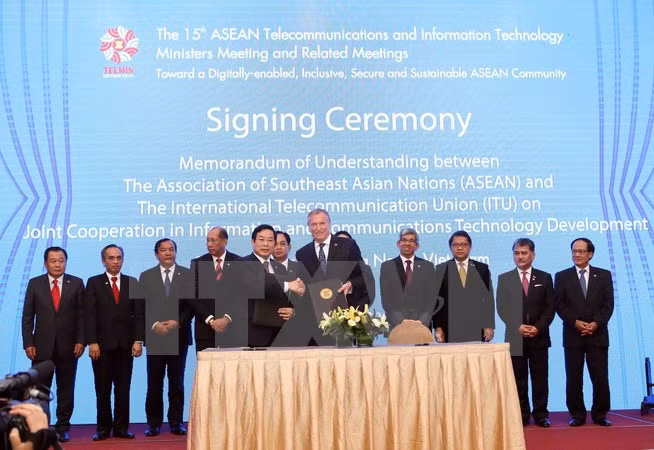 ASEAN TELMIN 2015 : signature d’un protocole d’accord de coopération dans les TIC ảnh 1