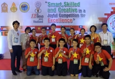 IMSO 2015: 12 médailles pour des collégiens vietnamiens ảnh 1 IMSO 2015: 12 médailles pour des collégiens vietnamiens ảnh 1