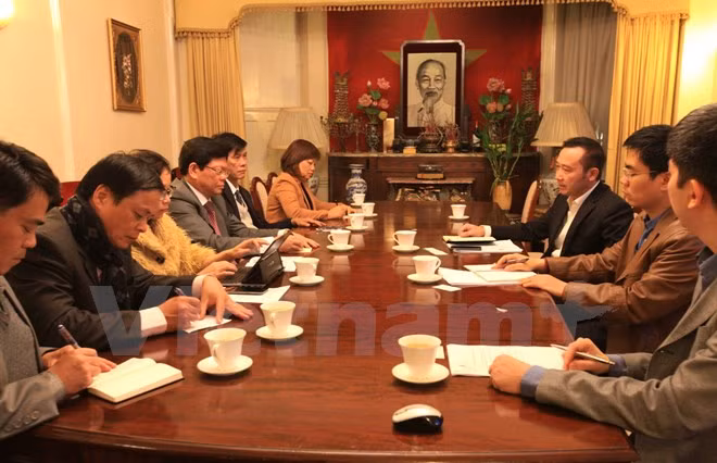 Da Nang promeut le développement du tourisme avec les entreprises britanniques ảnh 1