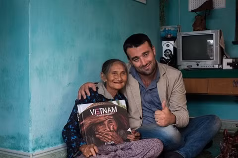  «La plus belle vieille femme du monde» à Hôi An ảnh 2