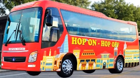 Le bus touristique "Hop on hop off" débarque à Hô Chi Minh-Ville ảnh 1