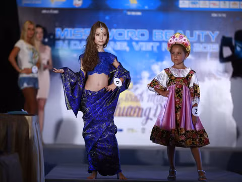 Des belles de huit pays de la CEI arrivent à Da Nang ảnh 3