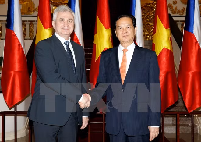 Le Premier ministre Nguyên Tân Dung promeut les relations Vietnam-République tchèque ảnh 1