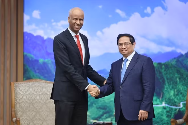 Un livre trilingue sur les 30 ans de coopération entre le Canada et le Vietnam voit le jour ảnh 3