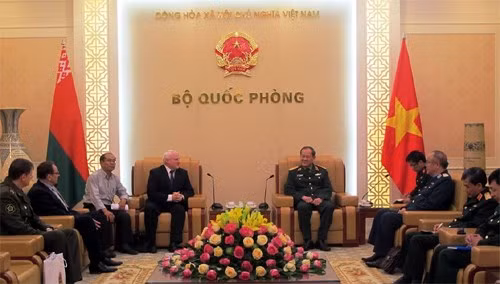 Le Vietnam et la Biélorussie promeuvent la coopération dans les technologies militaires ảnh 1