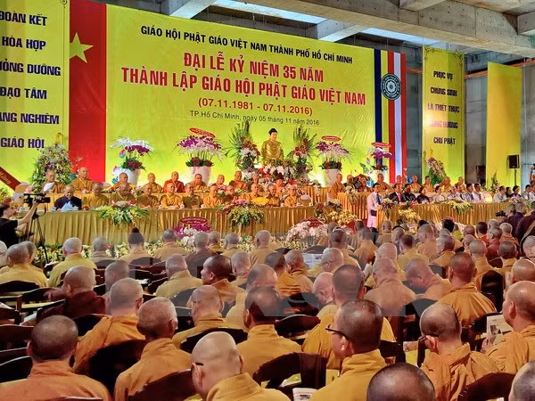 Le FPV félicite l’Eglise bouddhique du Vietnam pour son 35e son anniversaire ảnh 1