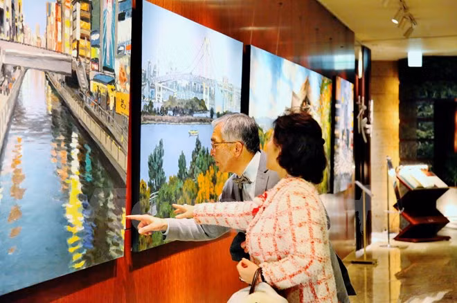 Un peintre vietnamien expose des tableaux sur des paysages japonais à Tokyo ảnh 1