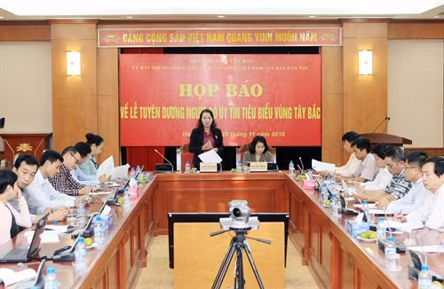 Phu Tho accueille une cérémonie honorant des personnalités prestigieuses du Nord-Est ảnh 1