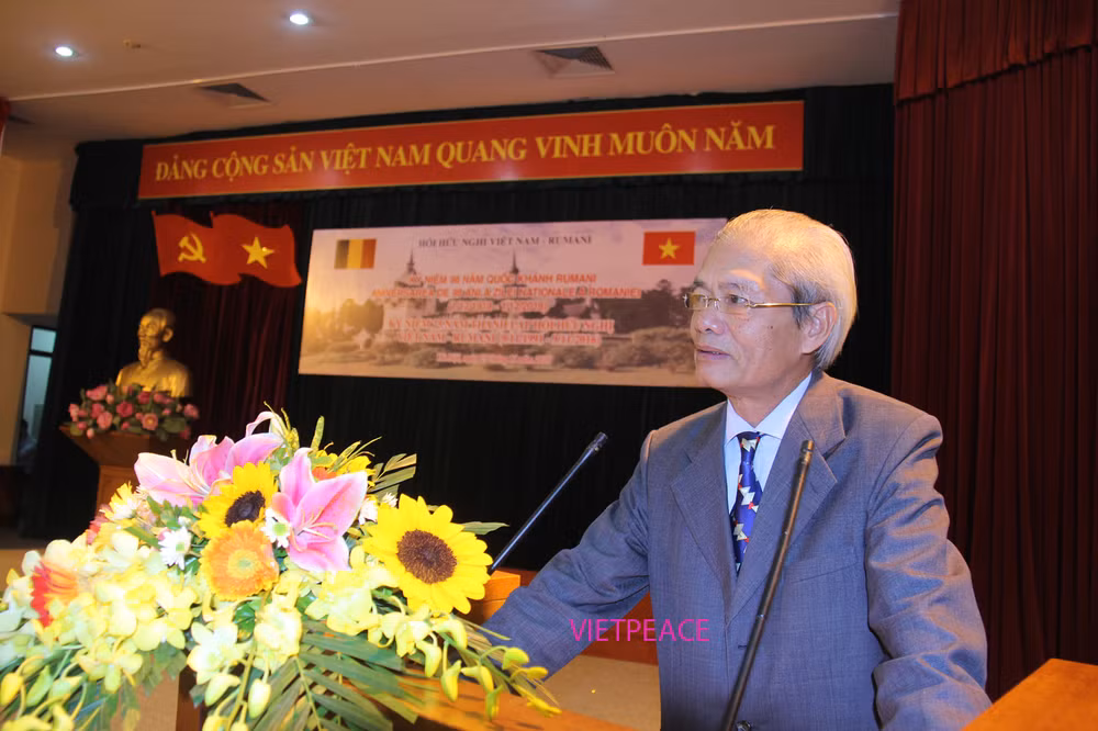 Rencontre d’amitié en l’honneur de la Fête nationale de Roumanie ảnh 1