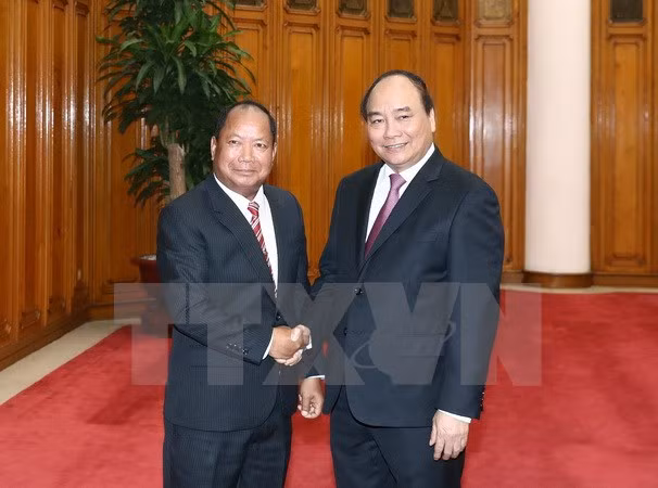 Le PM reçoit le ministre laotien de la Sécurité publique ảnh 1