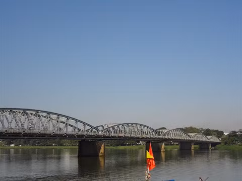Aménagements panoramiques sur le pont de Truong Tiên ảnh 1