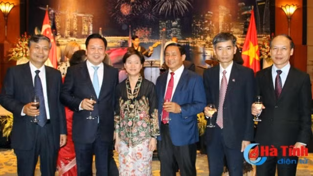 Le 52ème anniversaire de la Fête nationale de Singapour célébré à Hanoi ảnh 1